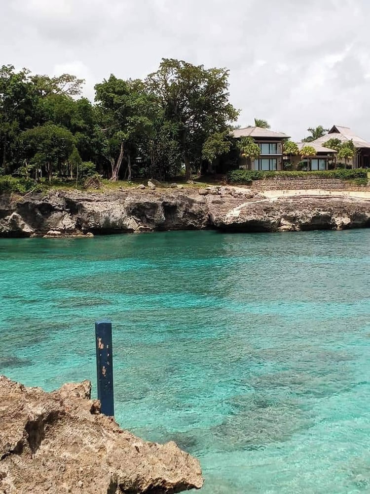 Natural Pool Villa Perfect for Families