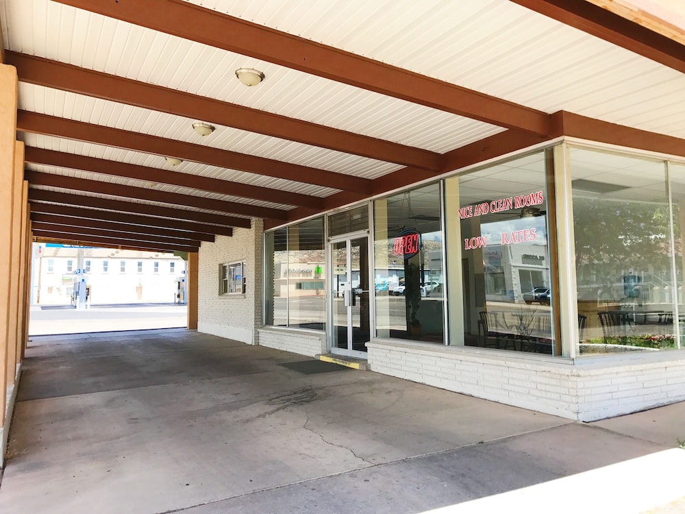 Richfield Vacations - Appletree Inn - Property Image 2