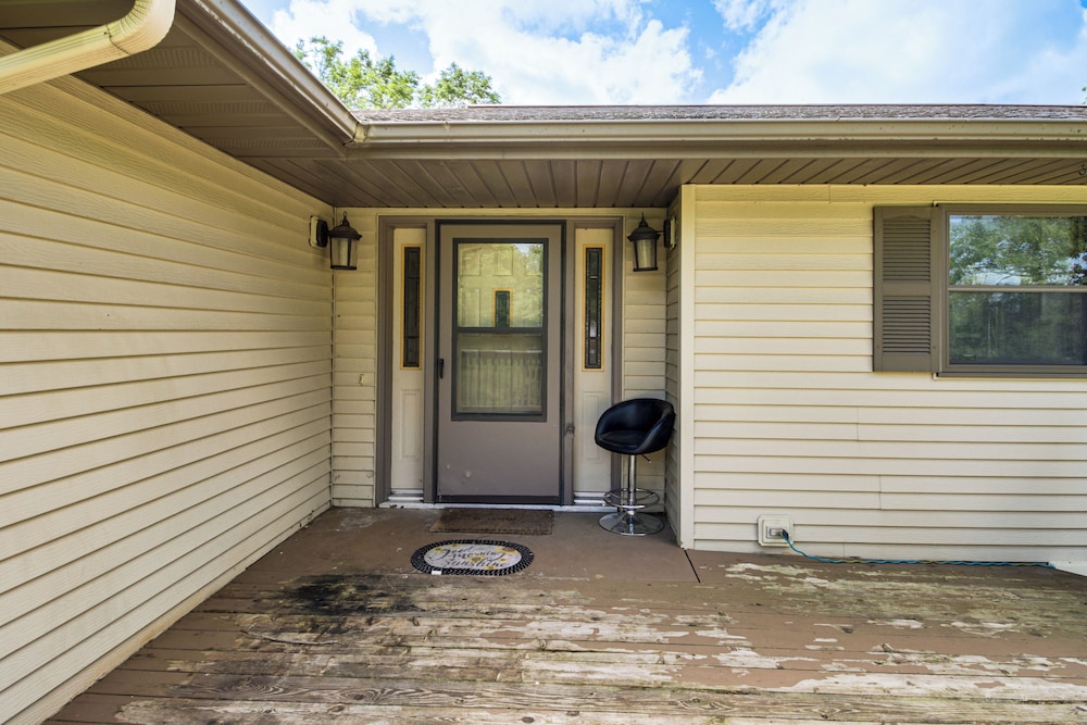Hot Tub & 2 Recreation Rooms: Spacious Onamia Home