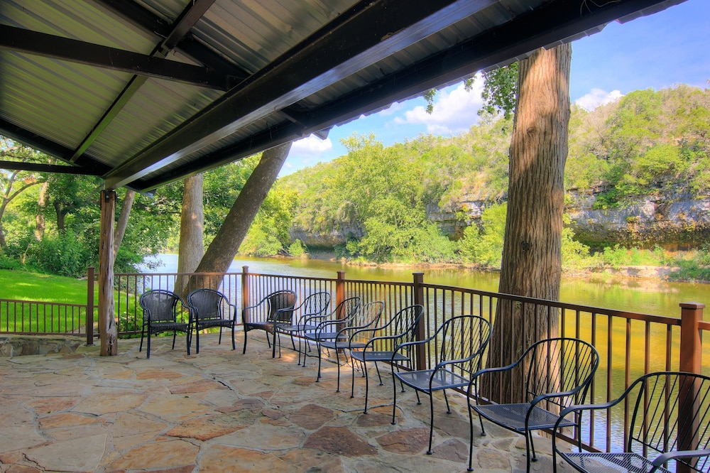 The Hideout 5 Bedroom Home by RedAwning