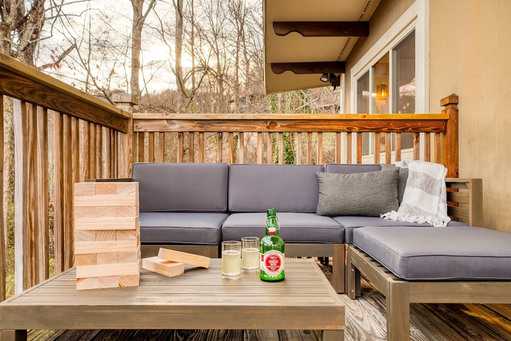 Chestnut by Avantstay Mountain Cabin w Treetop Views Hot Tub Game Room