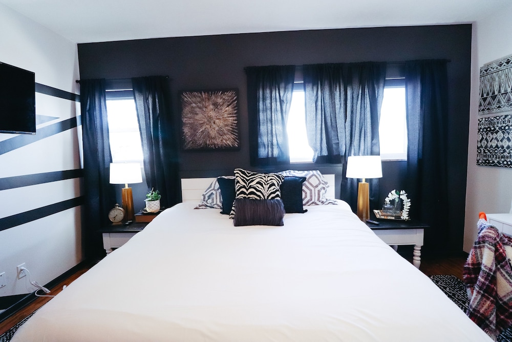 Omaha Vacations - Charming Omaha Retreat - Near Zoo Downtown 3 Bedroom Home by RedAwning - Property Image 55