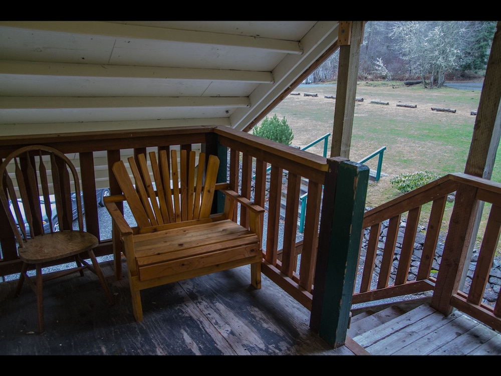 Whittaker's Motel & Historic Bunkhouse