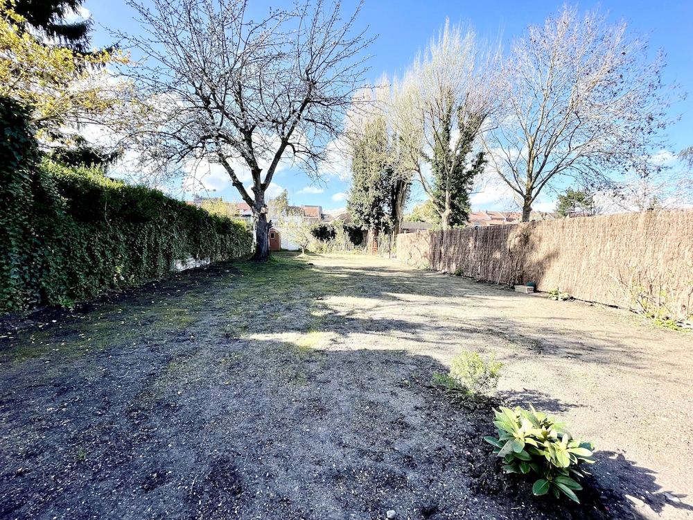 Belle maison avec grand jardin et garage view 3