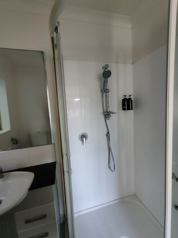 5 Bedroom House at 82A Richardson Road