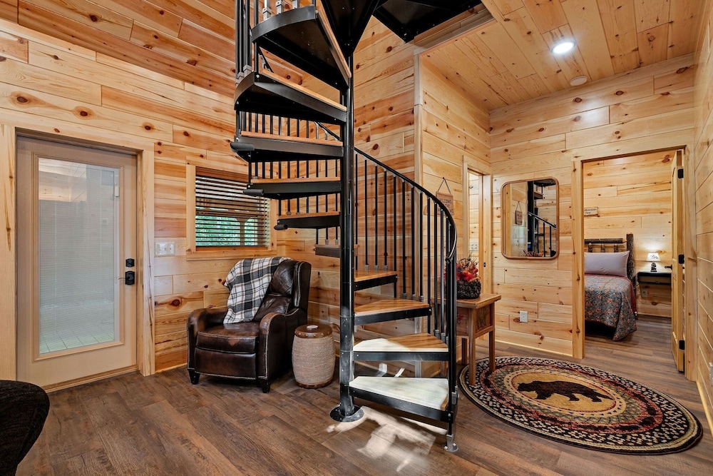 Cabin On A Hill 2 Bedroom Cabin