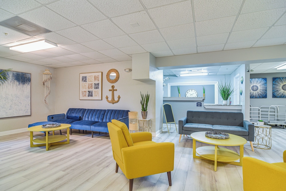 Short Walk to Bay & Ocean: Treasure Island Condo