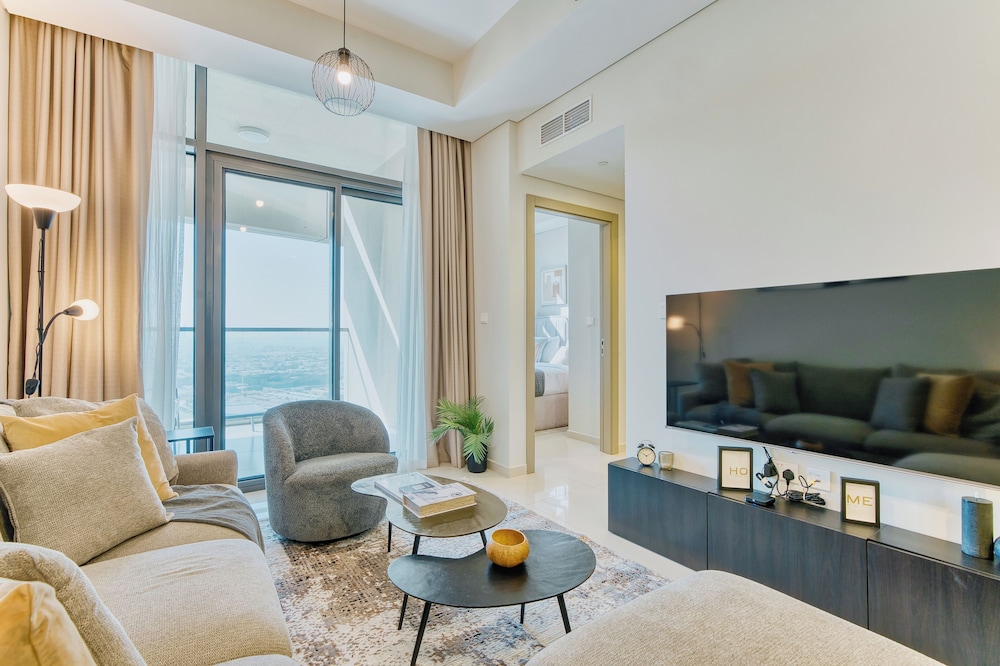 PVH - Contemporary 2BR - Aykon Tower C