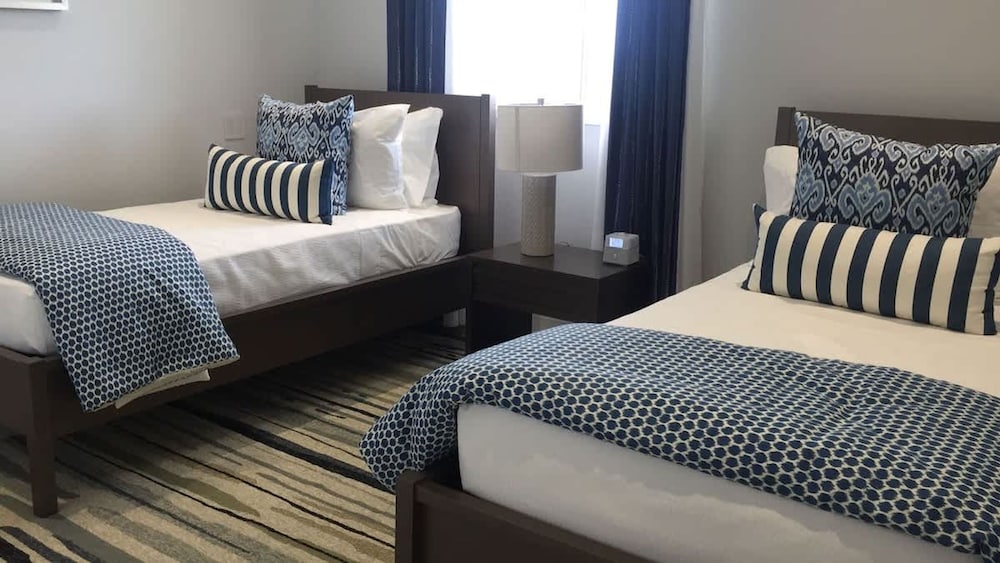 4 Bedroom Cable Beach Condo With Balcony