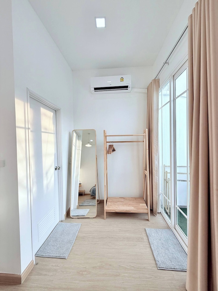 Minimalist Townhome Stay