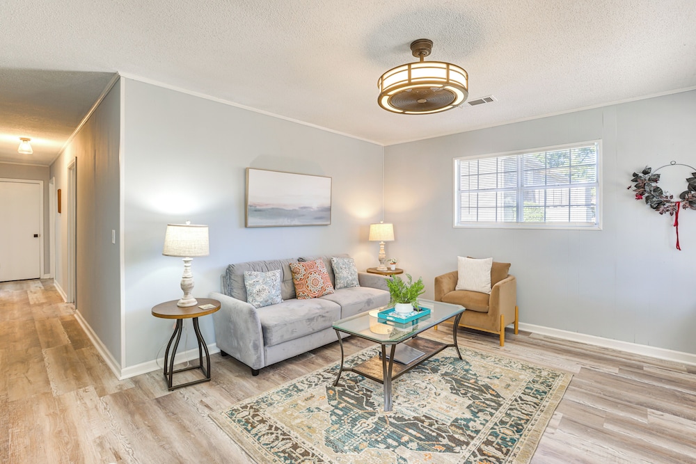 Walk to Downtown & Coffee Shop: Thomasville Escape