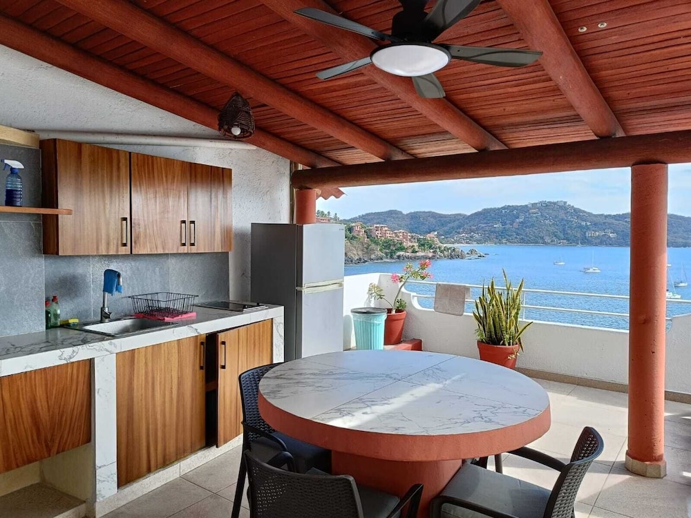 casa adriana zihuatanejo