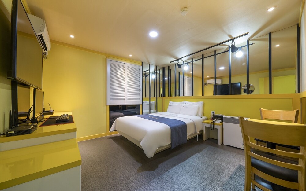 hotel room