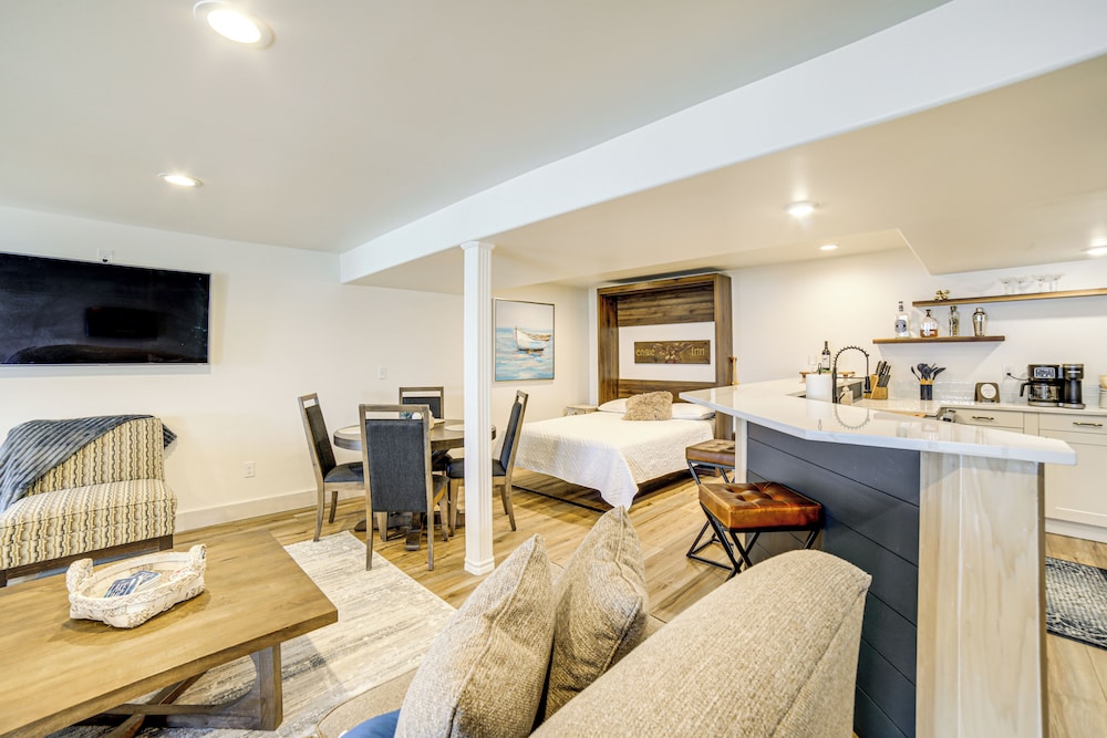 Hot Tub + Fireplace: Waterfront Clark Lake Apt
