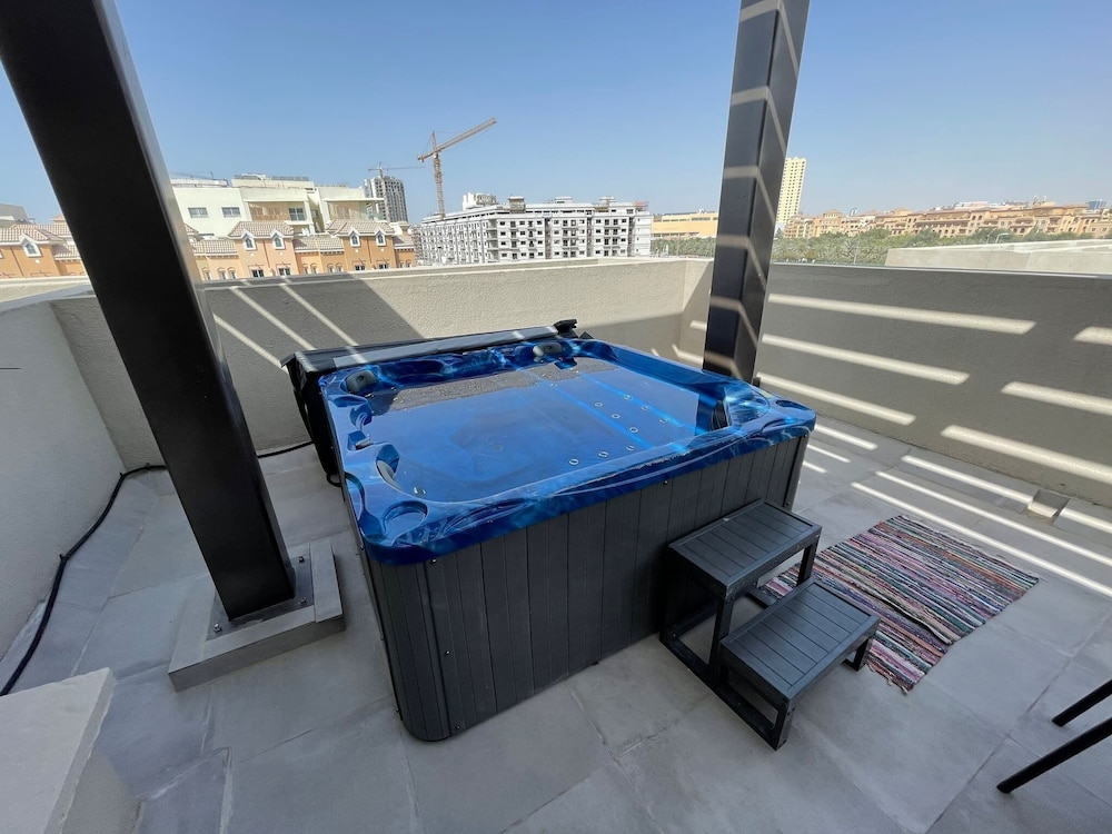 Best Townhouse On Jcv 4 Bedrooms With Jacuzzi