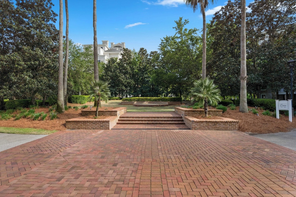 Serene Studio at Sandestin Pool, Hot Tub, Beach Shuttle, Walk to Baytowne