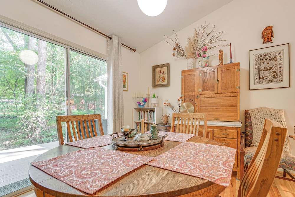Carrboro Quaint! 2 Mi to Heart of Chapel Hill!
