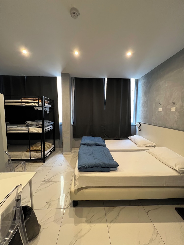 Lion University & Youth Hostel Milano