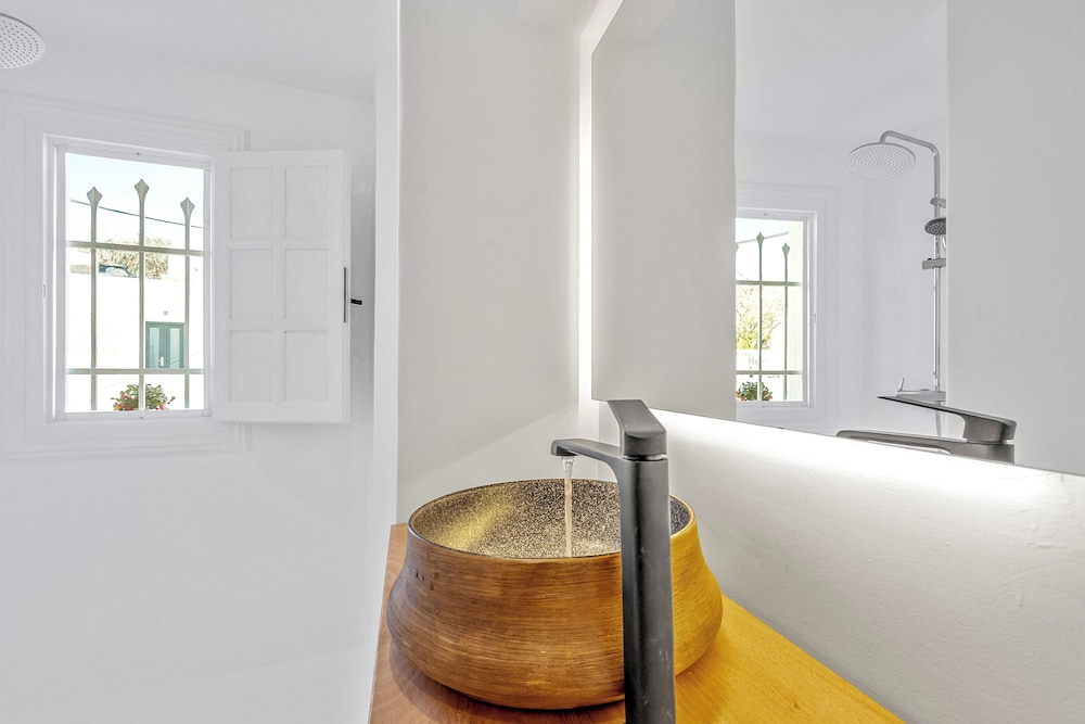 Heart of Mykonos Suites