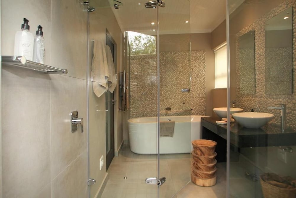 Scallop Guest Lodge