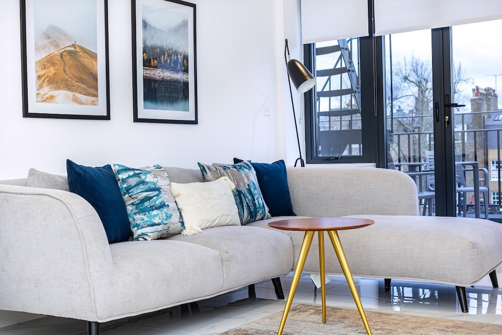 Elegant Three-bed Marylebone Flat Near Oxford Circus!
