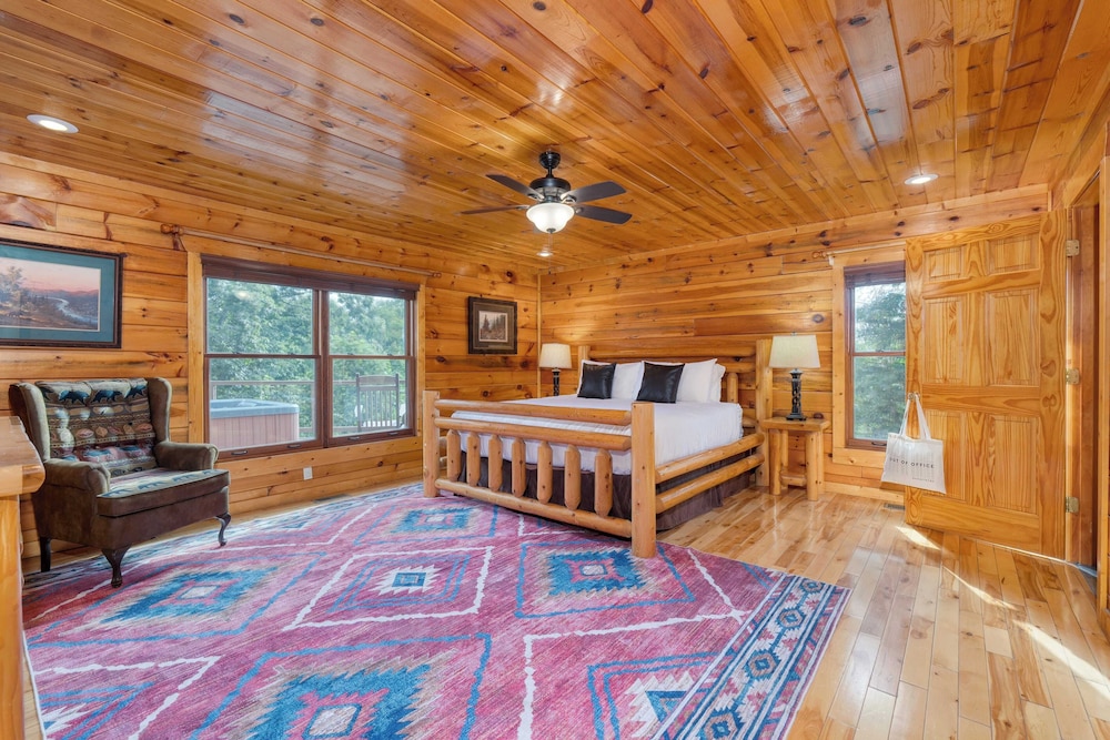 Big Bear Cove Hot Tub, Game Room, Fireplace + Smoky Mtn Views