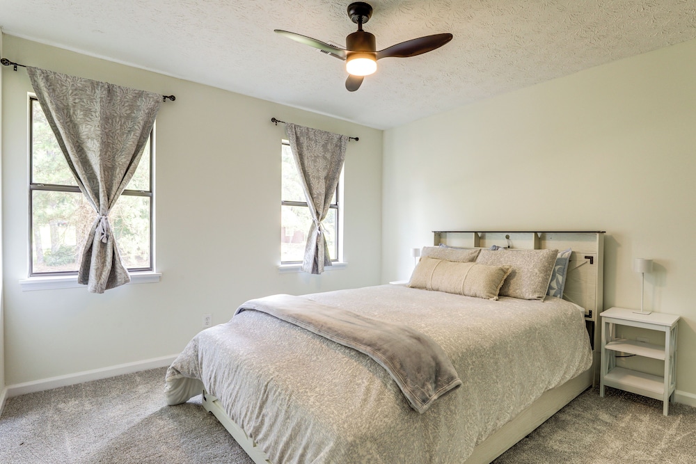 5 Mi to Stone Mountain: Lakefront Family Home