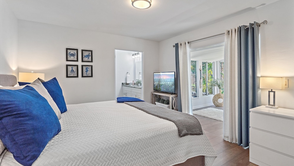 Siesta Key Sanctuary 3 Bedroom Home by RedAwning view 2