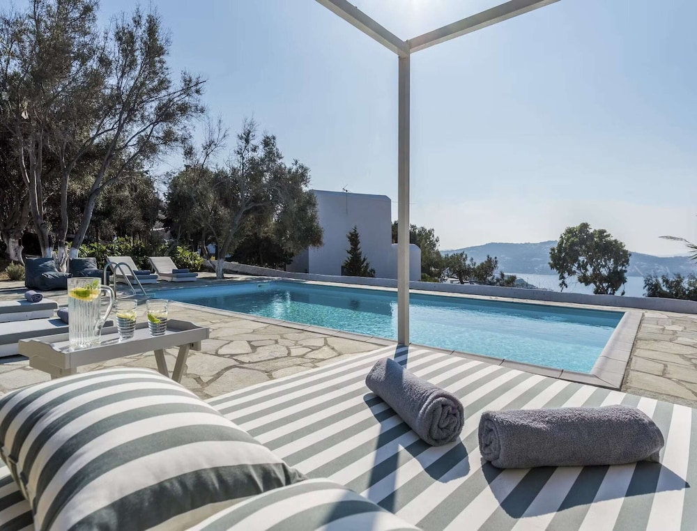 Traditional Villa With Swimming Pool