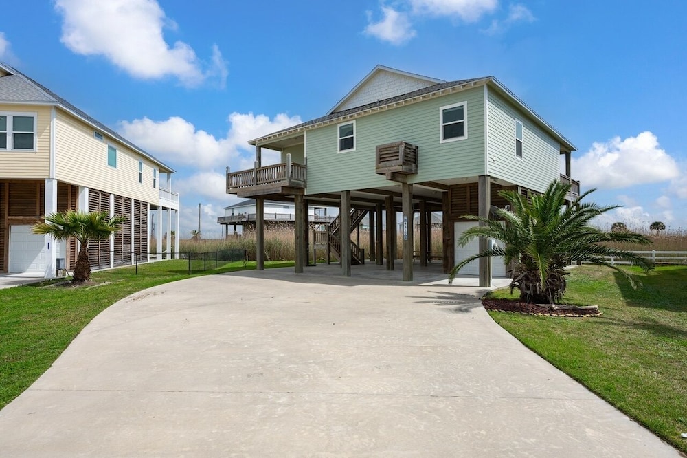 Viewtastic 3 Bedroom Home by RedAwning