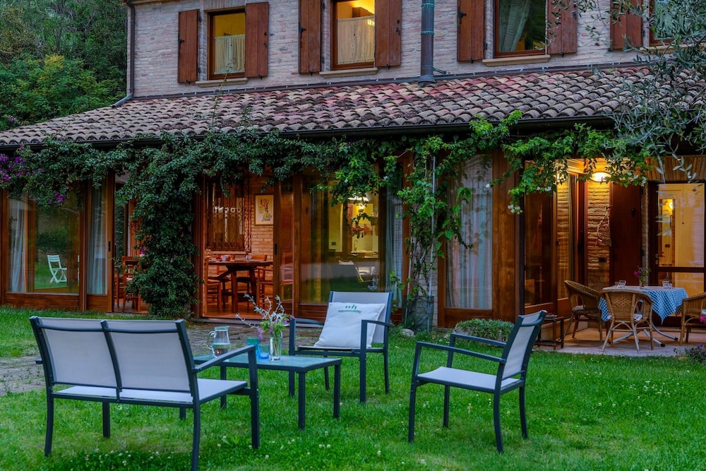 Villa Emilianna 12 2 by Marche Holiday Villas