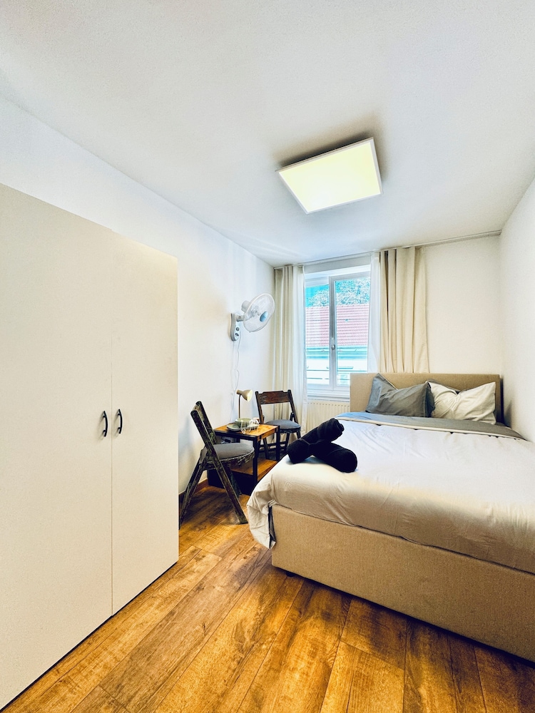 Cozy 5BR Apartment Near Kaufpark