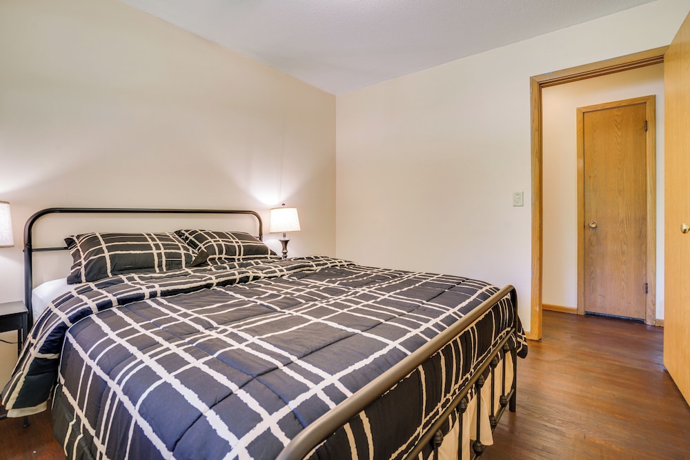 10 Mi to Downtown: Group Getaway in Minneapolis