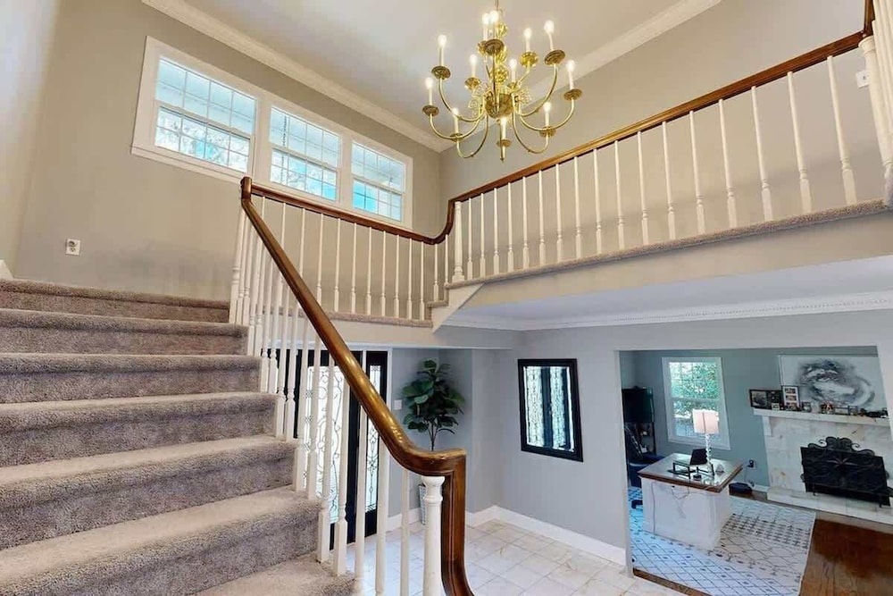 Executive 5 Bedroom Pool Home, Dade City!