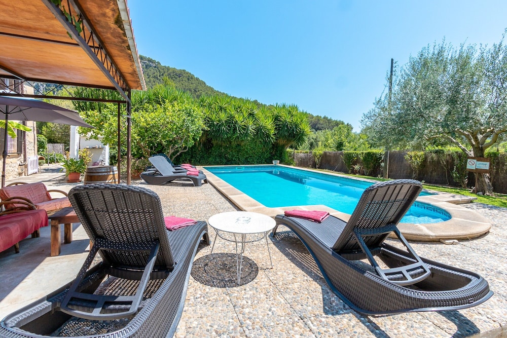 Traditional Charm With Private Pool