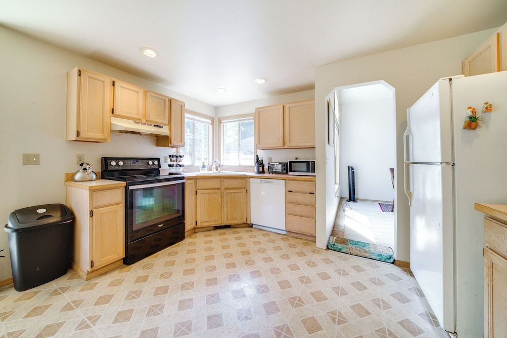 Walk to Hiking Trails: Renton Home w/ Fenced Yard!