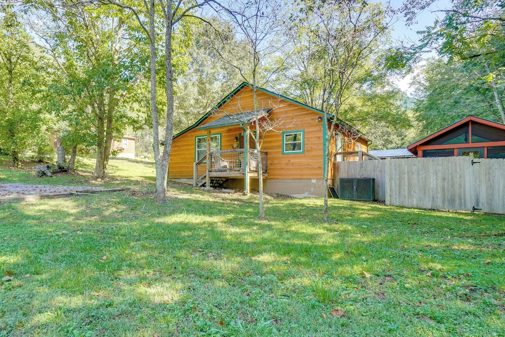 'just Fur Relaxin' Sevierville Cabin w/ Hot Tub! view 5