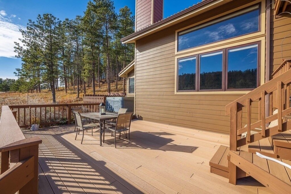 Peaceful Pines 5 Bedroom Home by RedAwning view 4
