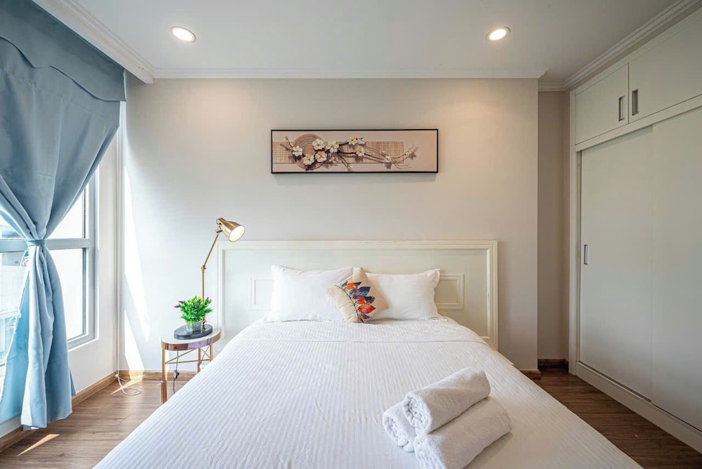 Apartment Landmark 81 by Urban Home
