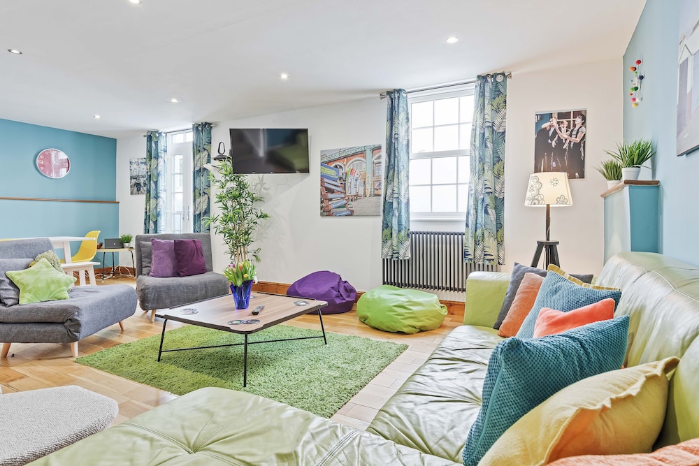 Pebble Mews House | By My Getaways | Parking for one small car