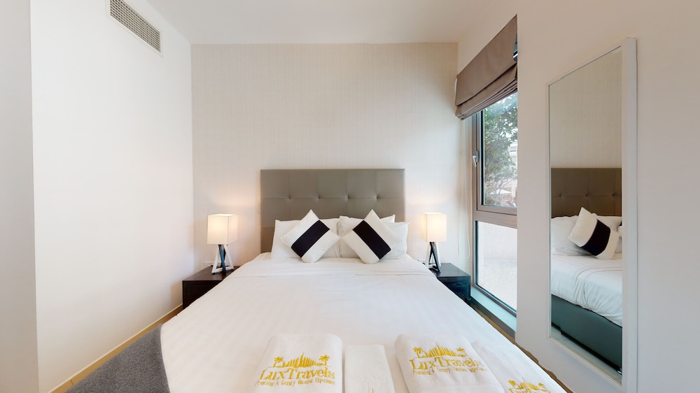 Lux BnB 3BDR Burj Khalifa & Pool Views