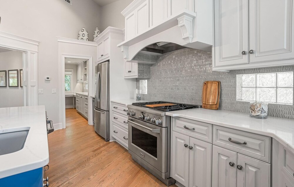 Elegant, Marsh-front 5-bed, 4-bath Home, Sleeps 12