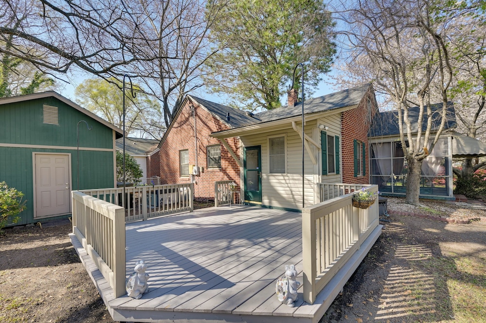Quaint Goldsboro Home w/ Screened-in Porch!
