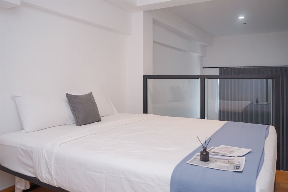 Spacious And Homey Studio Loft At Kingland Avenue Apartment