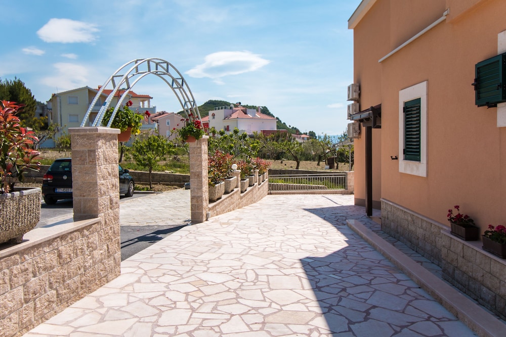 Apartments Rakuljic