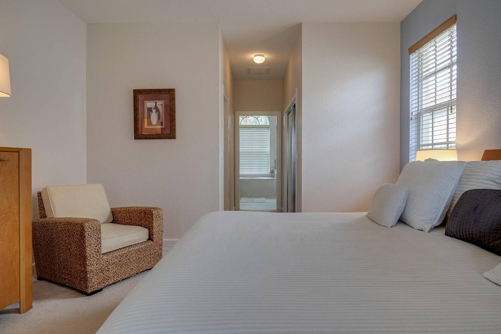 16444 Crown Arbor Way