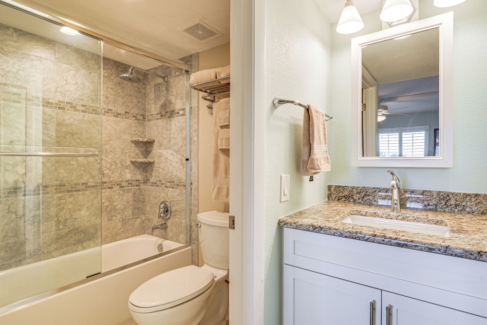 Gulf-view Condo w/ Beach Access in Hudson