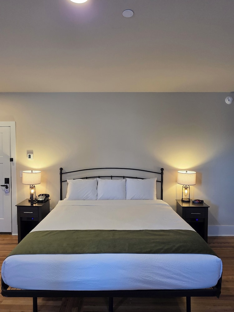 Historic Griffin Hotel