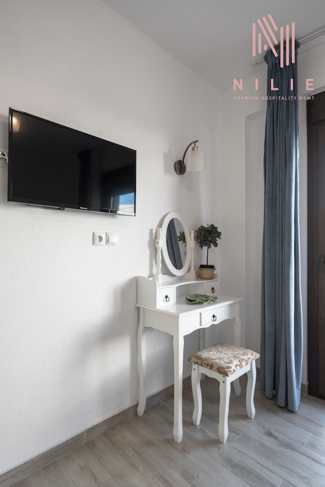 Azur Residences, Nilie Hospitality MGMT