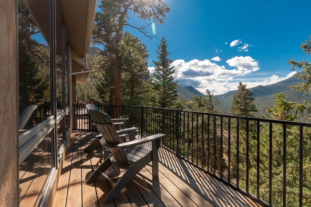 Cedar Upper Luxury Vacation At Windcliff 3 Bedroom Home by RedAwning - Property Image 37